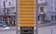 Schilder und Wegweiser
