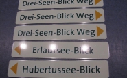 Wegweiser "Drei-Seen-Blick Weg"